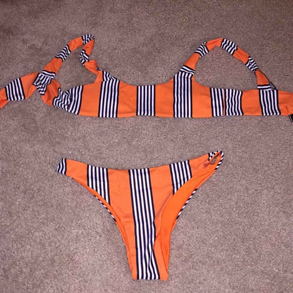 Bikini - Picture 3 of 3